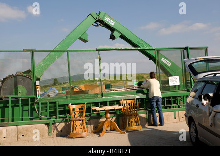 Broyeur de bois bois d'shreddings Wingmoor site recyclage domestique Stoke Orchard Farm Cheltenham UK Banque D'Images