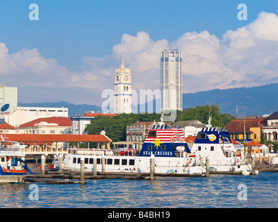 Asie, Malaisie, Penang, Pulau Pinang, Georgetown, ville et Victoria Memorial Clock Tower Banque D'Images