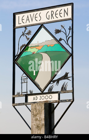 Panneau du Village, feuilles vert près de Biggin Hill Kent UK. Côté Sud de signe. Banque D'Images