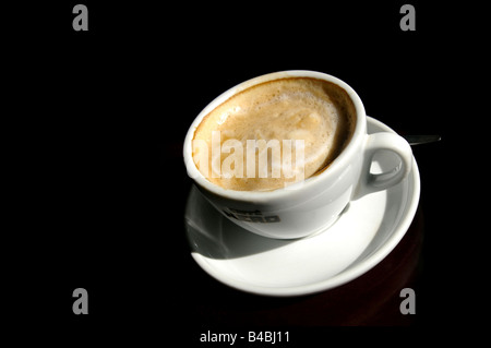 Caffe Nero dans la tasse de café du soleil Banque D'Images