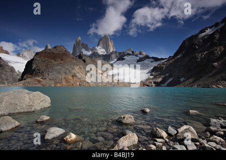 Le Mont Fitz Roy et Laguna de los tres claire dans un matin. El Chalten. La Patagonie - Argentine. Banque D'Images