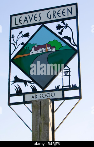 Panneau du Village, feuilles vert près de Biggin Hill Kent UK. Côté Nord de signe. Banque D'Images