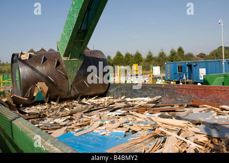 Broyeur de bois bois d'shreddings Wingmoor site recyclage domestique Stoke Orchard Farm Cheltenham UK Banque D'Images