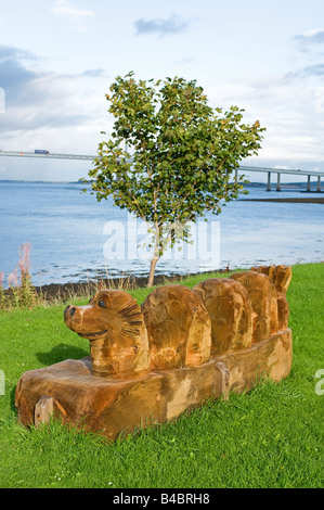 Sculpture à la tronçonneuse en bois de 'Nessie' Loch Ness à Inverness. Merkinch Banque D'Images