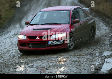 Voiture, Mitsubishi Lancer Evolution VIII, Limousine, l'année de modèle 2004, de couleur rubis-, roadster, la conduite, la diagonale de l'avant, fr Banque D'Images