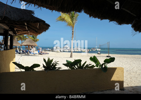 Vue de la plage d'un bar à Cancun, Mexique Banque D'Images