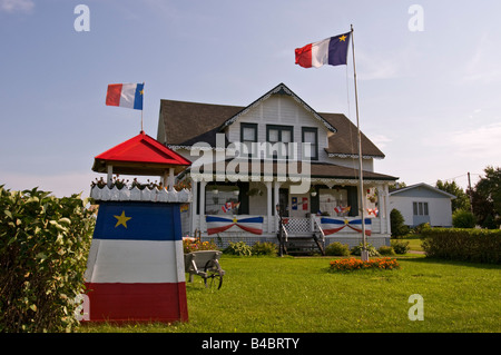 Ville de Caraquet Chambre avec drapeaux acadiens Banque D'Images