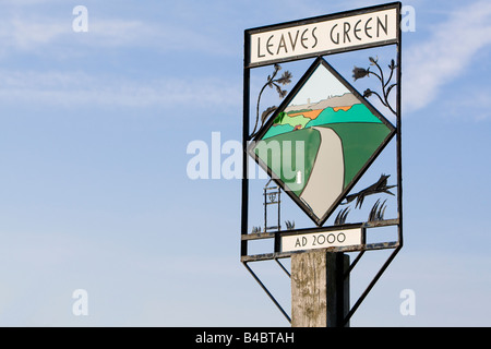 Panneau du Village, feuilles vert près de Biggin Hill Kent UK. Côté Sud de signe. Banque D'Images