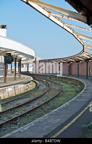 La gare ferroviaire abandonné dans le port de Folkestone Kent Banque D'Images