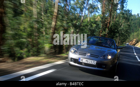 Voiture, Rover MG MGTF, convertibles, l'année de modèle 2002-, gris argent, conduite, route de campagne, la diagonale de l'avant, vue frontale, op Banque D'Images