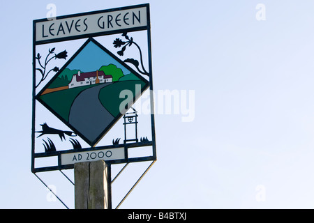 Panneau du Village, feuilles vert près de Biggin Hill Kent UK. Côté Nord de signe. Banque D'Images