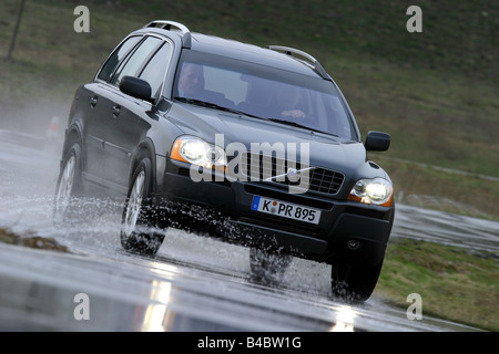 Voiture, Volvo XC 90, noir, du véhicule, l'année de modèle 2002-, ESP, la conduite, la comparaison de l'avant en diagonale, vue frontale Banque D'Images