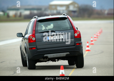 Voiture, Volvo XC 90, noir, du véhicule, l'année de modèle 2002-, ESP de comparaison, la conduite, la diagonale de l'arrière, vue arrière, te Banque D'Images