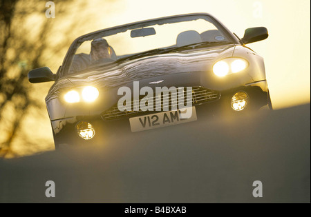 Voiture, Aston Martin DB7 Volante, convertible, modèle année 1994-, noir, à partir de l'avant, vue frontale, ams 08/2000, Seite 07 Banque D'Images