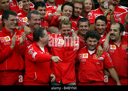 Sport moteur, Michael Schumacher et Ferrari, l'équipe pilote de course, vainqueur, champion du monde en 2004, Formule 1, Portrait, photographe Banque D'Images