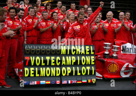 Sport moteur, Michael Schumacher et Ferrari, l'équipe pilote de course, vainqueur, champion du monde en 2004, Formule 1, Portrait, photographe Banque D'Images