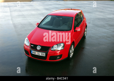 Voiture, VW Volkswagen Golf GTI, modèle année 2004-, rouge, en bas au milieu de la classe de taille moyenne, Limousine, debout, à la défense, à partir de la diagonale Banque D'Images