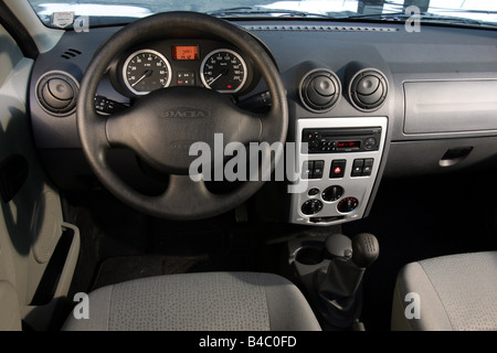 Voiture, Dacia Logan, l'année de modèle 2004-, limousine, en bas au milieu de la classe de taille moyenne, rouge, vue de l'intérieur, vue de l'intérieur, l'habitacle, la technique/un Banque D'Images