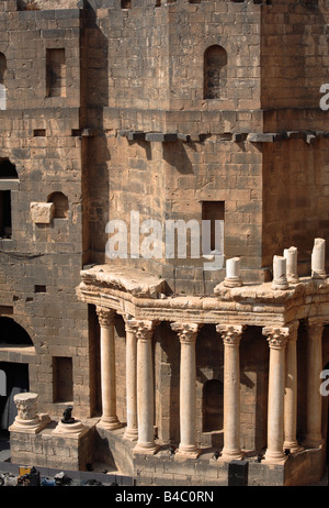 Colonnes de l'ancien théâtre romain de Bosra, Syrie Banque D'Images