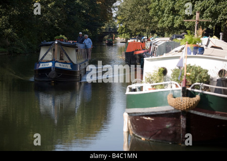 Barge sur Regents Canal, East London Banque D'Images