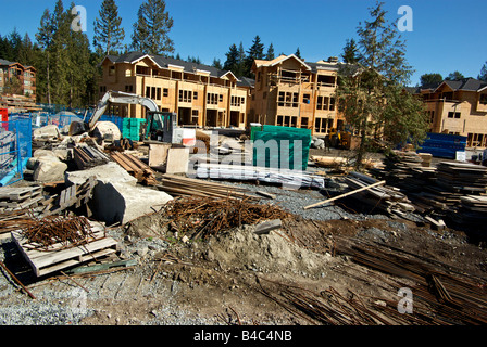 Cadre en bois de faible hauteur nouveaux condominiums en construction sur le campus sud de l'Université de la Colombie-Britannique Banque D'Images