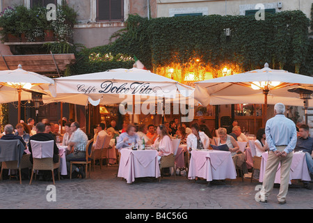 Taverna à Piazza Navona de dans la soirée Rome Italie Banque D'Images