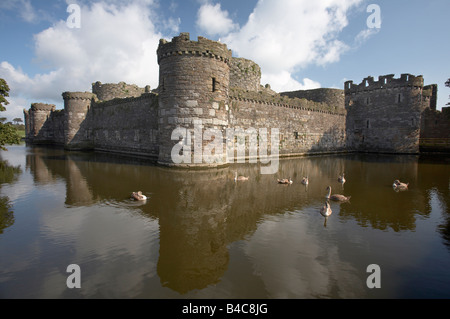 Château de Beaumaris, Anglesey, au nord du Pays de Galles Banque D'Images