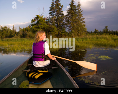 Fille de canoë-kayak Banque D'Images