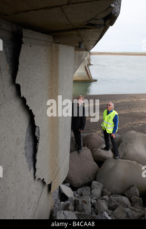 Dégâts causés par le tremblement de terre Olfusarbru sur pont, Côte Sud, Islande Banque D'Images