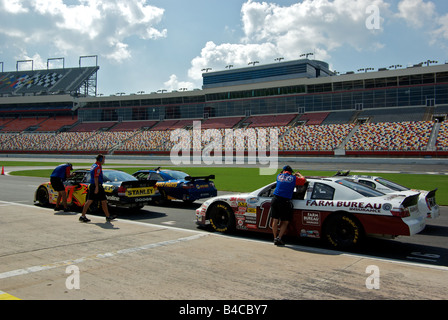 Richard Petty Driving Experience style NASCAR carting sur voie des stands à Lowe's Motor Speedway Banque D'Images