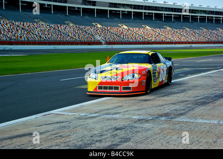 Richard Petty Driving Experience style NASCAR kart entrant à fosses Lowe s Motor Speedway Banque D'Images