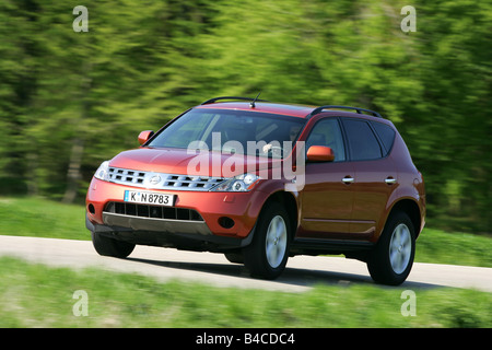 Voiture, Nissan Murano 3.5 V6, l'année de modèle 2005,- /orange-rouge rouille, cross country, véhicule roulant, la diagonale de l'avant, frontal Banque D'Images