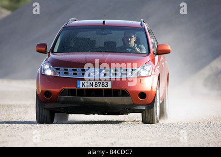 Voiture, Nissan Murano 3.5 V6, l'année de modèle 2005,- /orange-rouge rouille, cross country, véhicule roulant, la diagonale de l'avant, frontal Banque D'Images