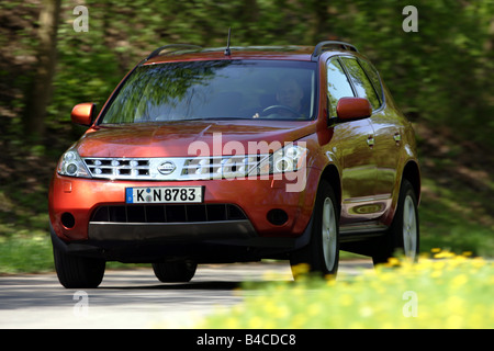 Voiture, Nissan Murano 3.5 V6, l'année de modèle 2005,- /orange-rouge rouille, cross country, véhicule roulant, la diagonale de l'avant, frontal Banque D'Images