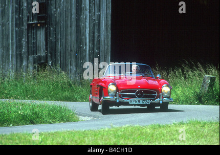 Voiture, Mercedes 300 SL Roadster, cabriolet, année modèle 1957-1963, rouge, Vintage env., 1950, 60, open top, conduite, count Banque D'Images