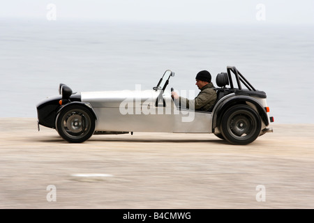 Caterham CSR 200, l'année de modèle 2006, d'argent, la conduite, la vue latérale, landsapprox.e, Plage, open top Banque D'Images