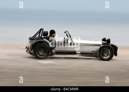 Caterham CSR 200, l'année de modèle 2006, d'argent, la conduite, la vue latérale, landsapprox.e, Plage, open top Banque D'Images