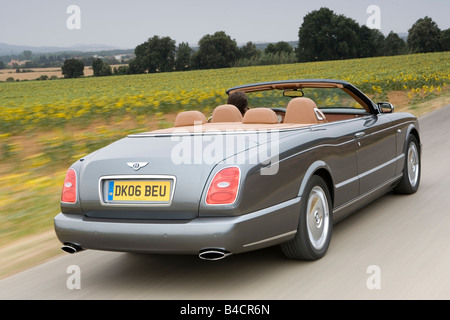 Bentley Azure, l'année de modèle 2006-, l'anthracite, la conduite, la diagonale de l'arrière, vue arrière, country road, open top Banque D'Images