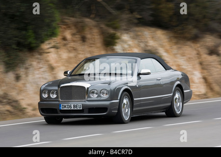 Bentley Azure, l'année de modèle 2006-, l'anthracite, la conduite, la diagonale de l'avant, vue frontale, country road, fermé Banque D'Images