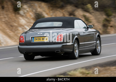 Bentley Azure, l'année de modèle 2006-, l'anthracite, la conduite, la diagonale de l'arrière, vue arrière, country road, fermé Banque D'Images