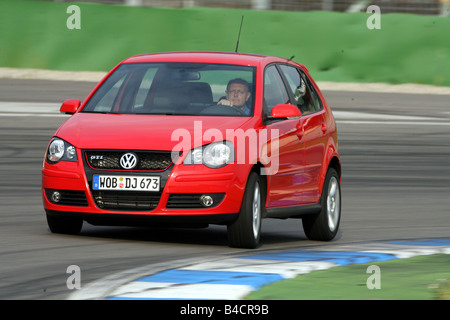 VW Volkswagen Polo GTI, modèle de l'année 2005-, rouge, la conduite, la diagonale de l'avant, vue frontale, test track Banque D'Images