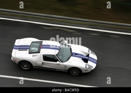 Ford GT, modèle de l'année 2005-, blanc-bleu, en vue latérale, test track Banque D'Images