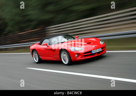 Dodge Viper SRT-10, l'année de modèle 2004-, rouge, la conduite, la diagonale de l'avant, vue frontale, vue latérale, test track, fermé Banque D'Images