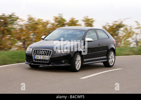 Audi S3, l'année de modèle 2006-, noir, la conduite, la diagonale de l'avant, vue frontale, country road Banque D'Images