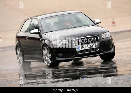 Audi S3, l'année de modèle 2006-, noir, la conduite, la diagonale de l'avant, vue frontale, country road Banque D'Images