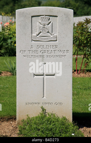 Pierre tombale d'un "soldat de la Grande Guerre connue de Dieu' au cimetière mémorial de Thiepval, Anglo-France, Thiepval, la France. Banque D'Images