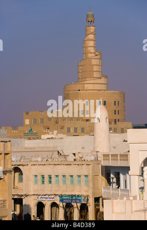 Le Qatar, au Moyen-Orient, Péninsule Arabe, Doha, la spirale de la mosquée Kassem Darwish Fakhroo Centre islamique à Doha Banque D'Images