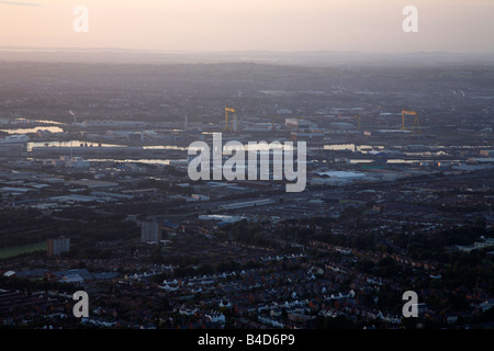 Vue du haut de la colline surplombant Belfast Belfast Irlande du Nord uk Banque D'Images