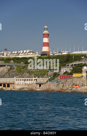 Plymouth Hoe. Montrant le phare de Smeaton's Tower. Sur la photo de la mer. Vue verticale. Banque D'Images