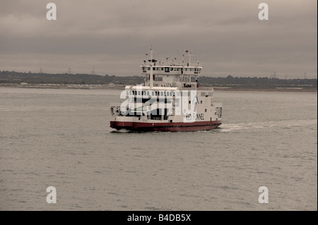 Traversée en ferry Red Funnel le Solent, entre Cowes, île de Wight et Southampton UK Banque D'Images